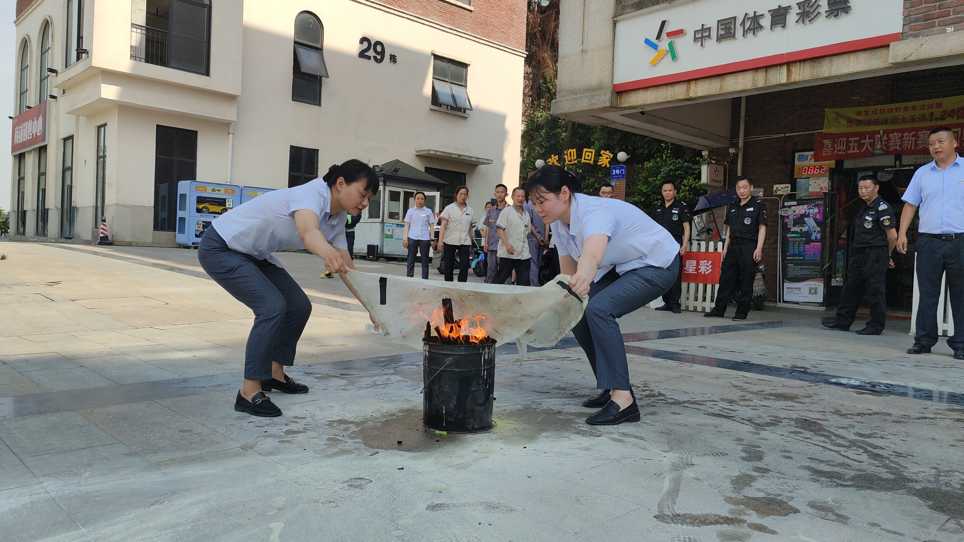 【爱成都·迎大运】安全专项检查 消防应急演练
